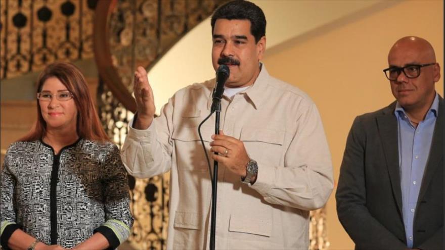 Maduro desafía a la oposición y pide adelantar las legislativas