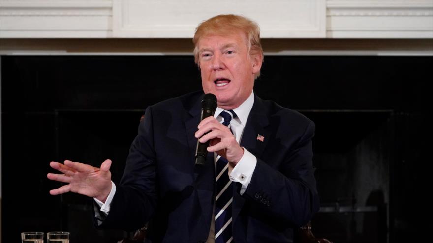 Receta de Trump para tiroteos en escuelas: Armar a los profesores