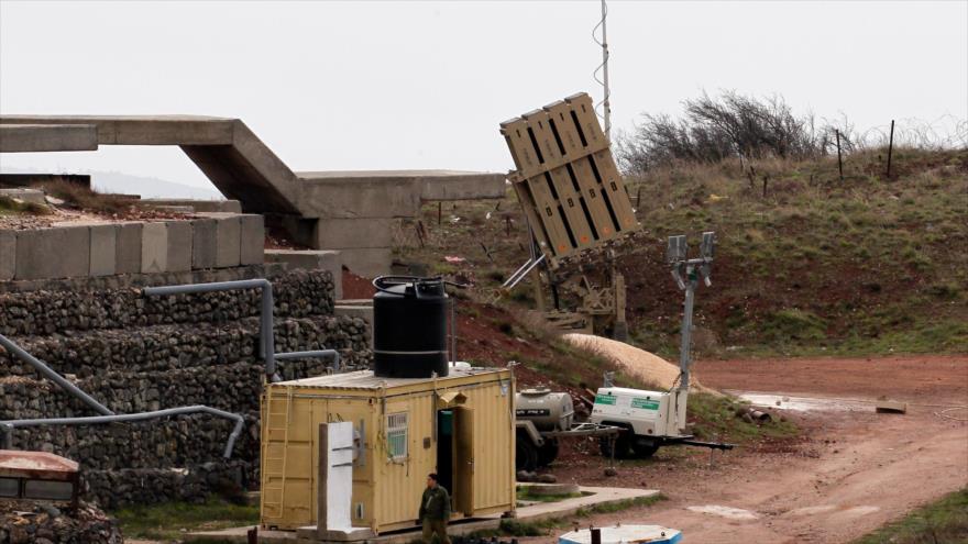 Un sistema de defensa israelí Iron Dome, desplegado en los ocupados altos de Golán, cerca de la frontera con Siria, 11 de febrero de 2018.