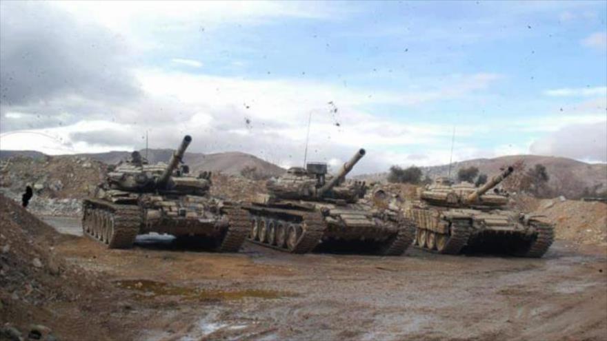 Tanques del Ejército de Siria en las cercanías de Damasco, capital siria.
