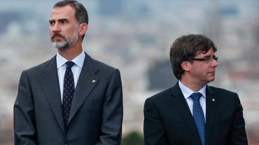 Alcaldesa de Barcelona y el presidente del Parlamento catalán plantan al Rey