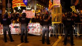 Reciben con protestas al rey Felipe VI en Barcelona