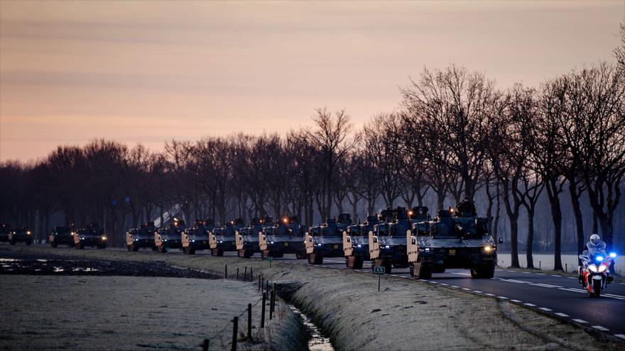 Tanques se alinean en la base Johannes Postkazerne (Holanda) para ser transportados a Alemania y participar en ejercicios de la OTAN, 8 de febrero de 2018.