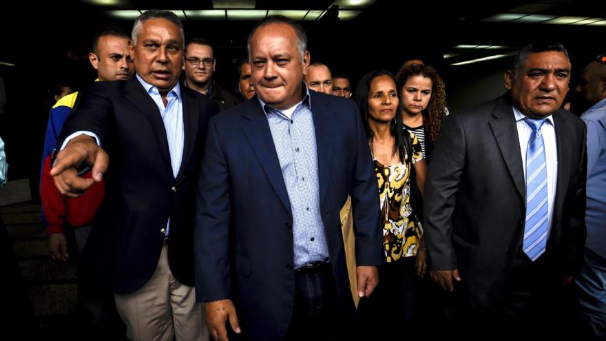 El primer vicepresidente del Partido Socialista Unido de Venezuela (PSUV), Diosdado Cabello (centro), durante un acto público, en Caracas.