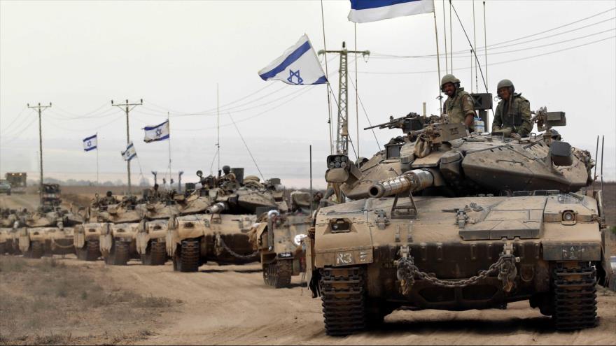 Tanques Merkava Mark IV israelíes cerca de la Franja de Gaza en los territorios palestinos ocupados.