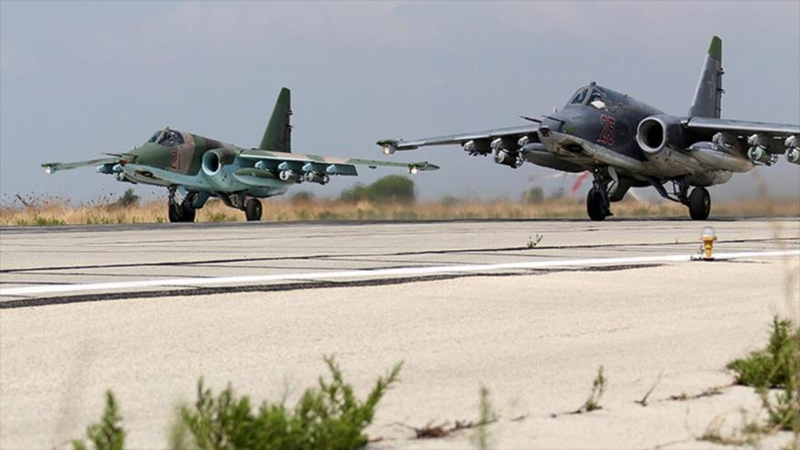 Cazas SU-30 SM rusos en la base aérea de Hmeimim, en la provincia siria de Latakia.