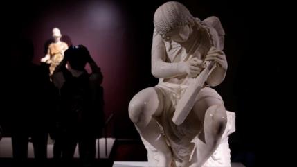 Más de 50 objetos del Louvre se exhiben en Teherán