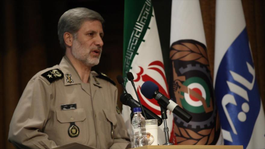El ministro de Defensa iraní, el general de brigada Amir Hatami, pronuncia un discurso.