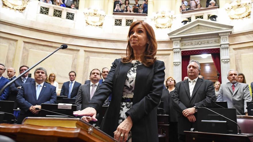La expresidenta argentina Cristina Kirchner durante una ceremonia en el Congreso de Buenos Aires (capital), 29 de noviembre de 2017.