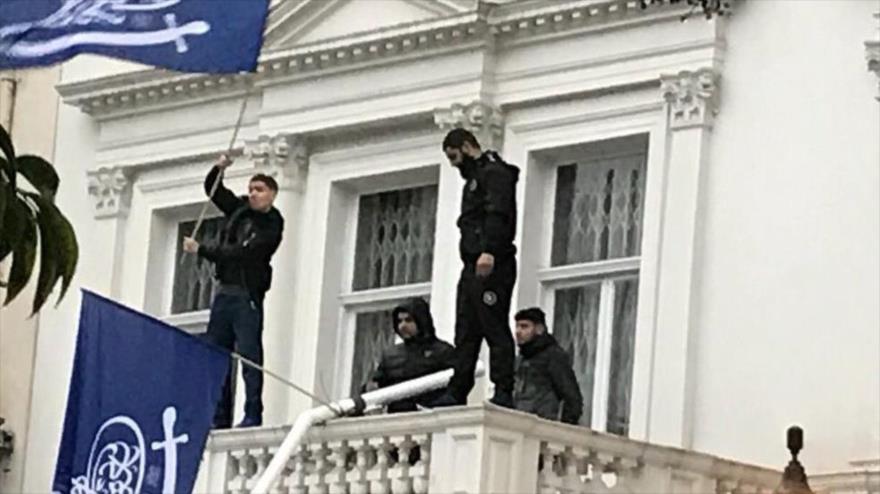 Irán condena el ataque a su embajada en el Reino Unido
