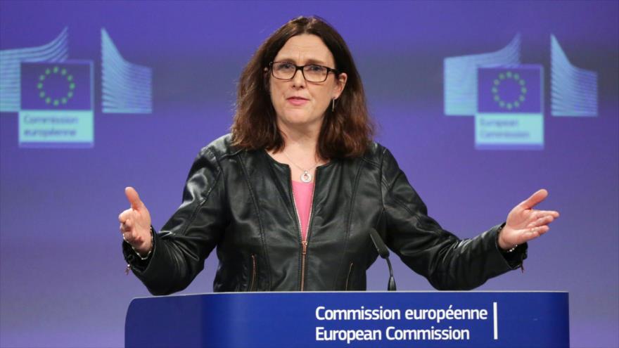 La comisaria de comercio de la UE, Cecilia Malmstrom, da una conferencia de prensa en Bruselas, 7 de marzo de 2018.