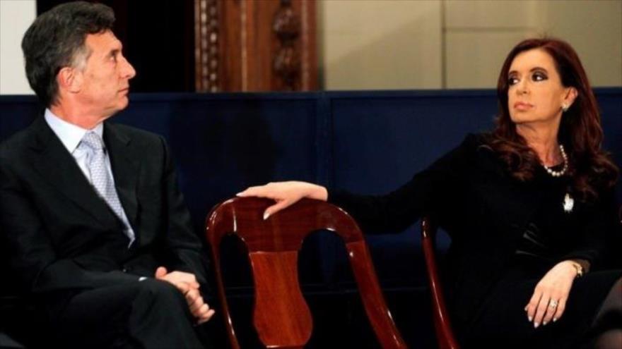 La expresidenta de Argentina Cristina Fernández de Kirchner en un encuentro con el actual jefe de Gobierno, Mauricio Macri.