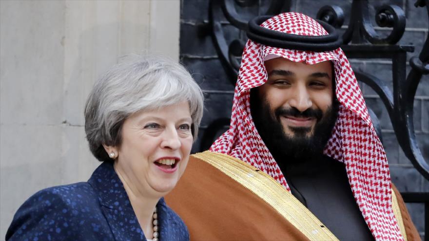 
La primera ministra británica, Theresa May, recibe al príncipe heredero saudí, Mohamad bin Salman, en Londres, 7 de marzo de 2018.
