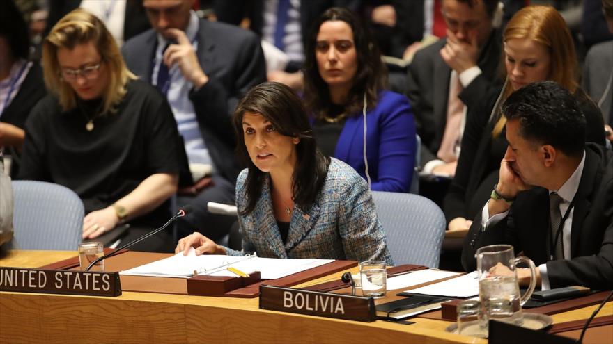 La embajadora de EE.UU. ante la ONU, Nikki Haley, habla en una sesión del Consejo de Seguridad de las Naciones Unidas, Nueva York, 12 de marzo de 2018.