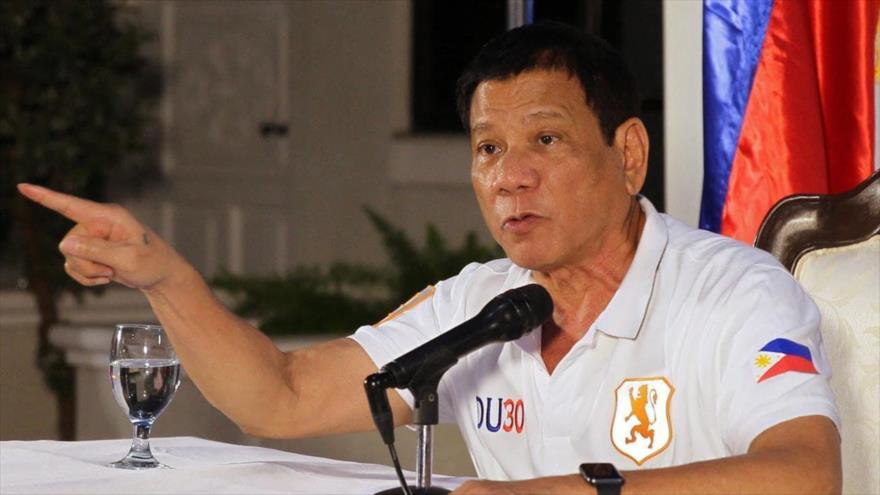 El presidente de Filipinas, Rodrigo Duterte, habla durante una ceremonia oficial en Manila (la capital).