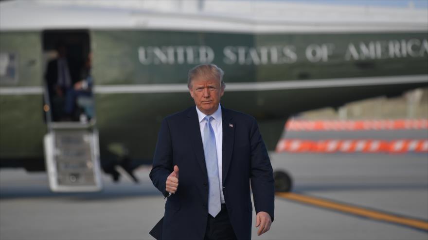 El presidente de EE.UU., Donald Trump, en el Aeropuerto Internacional de Los Ángeles, 14 de marzo de 2018.