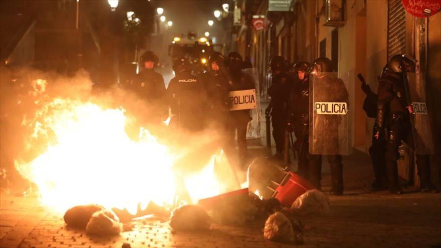Vídeo: Fuertes disturbios en Madrid por la muerte de un senegalés