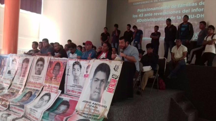 Padres de 43 normalistas desaparecidos: Peña Nieto es cómplice