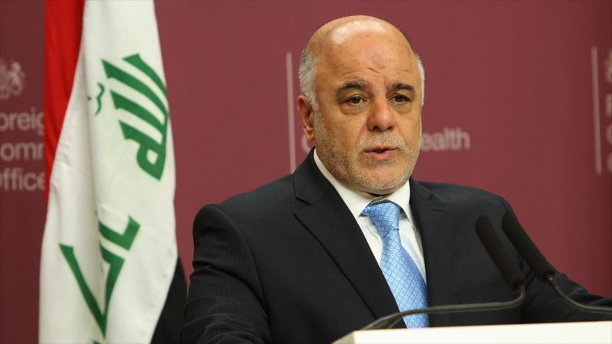 El primer ministro de Irak, Haidar al-Abadi, habla en una conferencia.