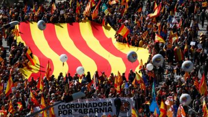 Miles de antiindependentistas catalanes reclaman ‘sensatez’