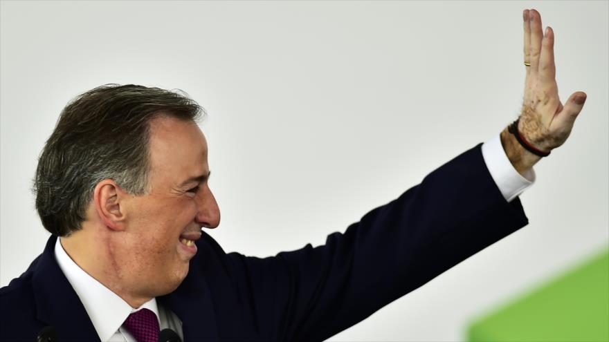 Meade registra su candidatura y promete acabar con corrupción