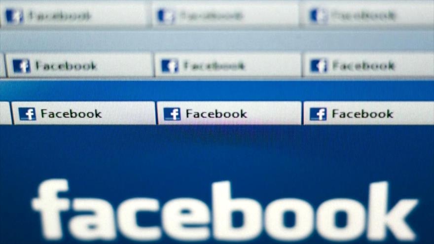 Campaña de Trump robó a Facebook datos para influir en comicios 