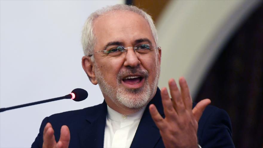 El ministro de Asuntos Exteriores iraní, Mohamad Yavad Zarif, en el Foro Empresarial Irán-Paquistán en Karachi, 13 de marzo de 2018.