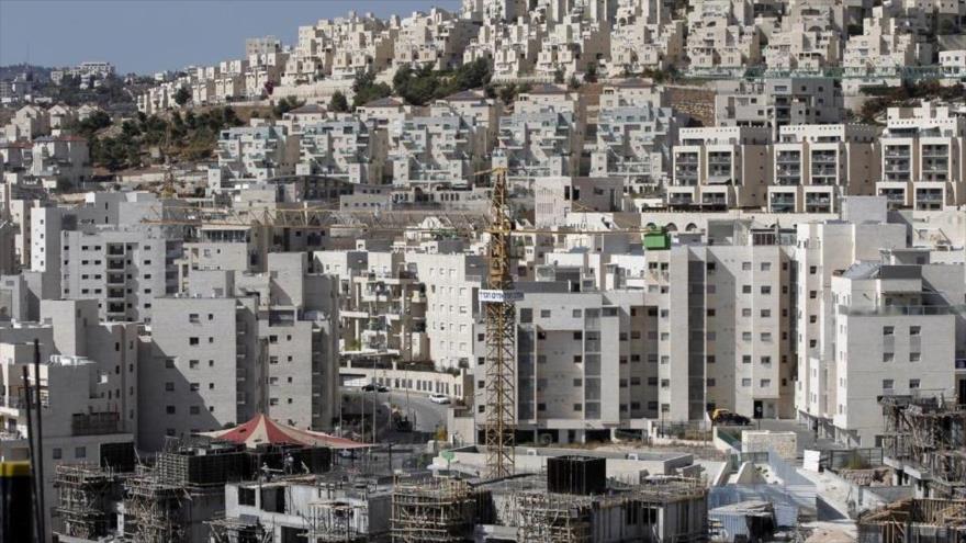 Obras de construcción de viviendas en el asentamiento ilegal israelí de Gilo, ubicado en este de la ciudad de Al-Quds (Jerusalén).