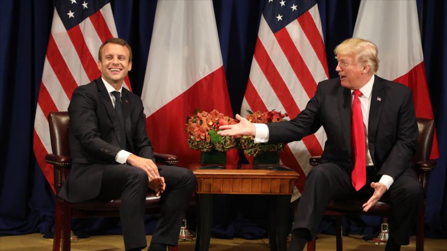 El presidente francés, Emmanuel Macron, y su par de EE.UU., Donald Trump, hablan en una reunión en Nueva York, 18 de septiembre de 2017.