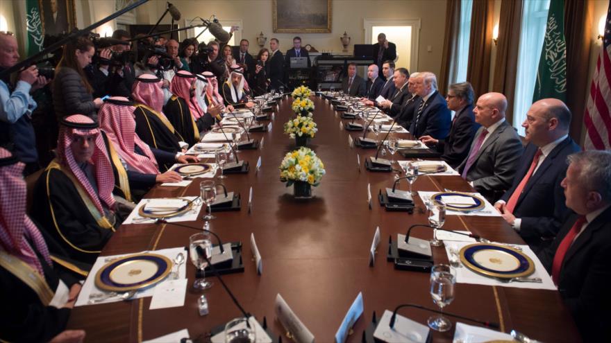 La delegación de Arabia Saudí se reúne con los miembros de la Casa Blanca en Washington, capital de EE.UU., 20 de marzo de 2018. 