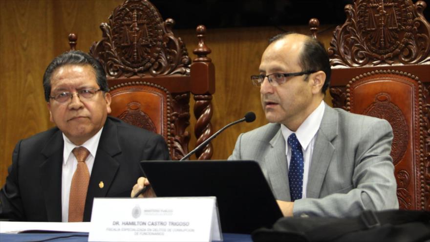 El jefe del Equipo Especial Anticorrupción de la Fiscalía de Perú, Hamilton Castro (dcha.).