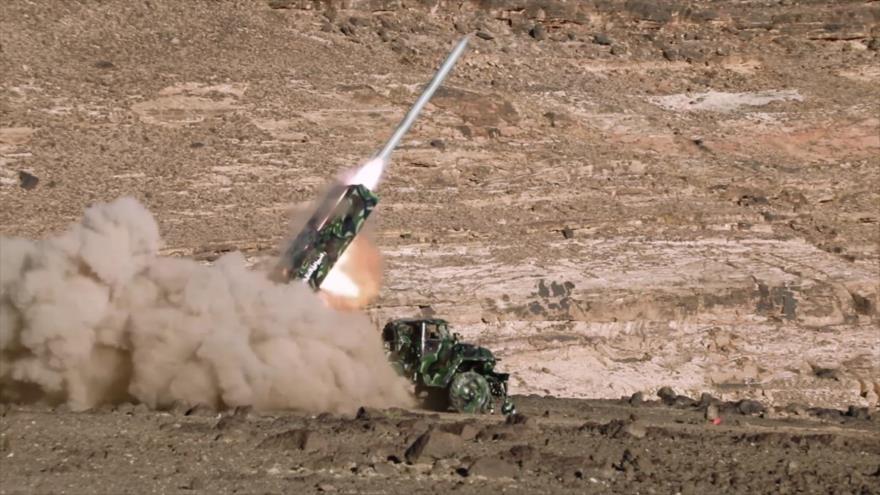 Las fuerzas yemeníes lanzan un misil de corto alcance Badr-1 contra la compañía petrolera saudí Aramco, 22 de marzo de 2018.