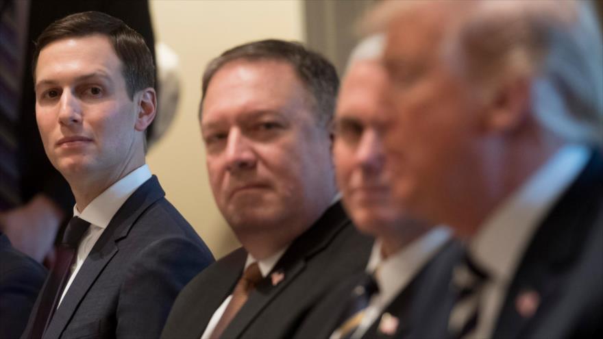 Jared Kushner, yerno del presidente de EE.UU., Donald Trump (1º izda.), en una reunión con la delegación saudí en Washington, 20 de marzo de 2018.