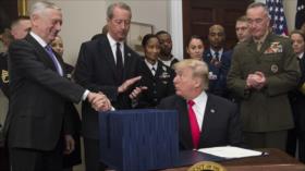 Pentágono examina pagar el muro de Trump en la frontera de México