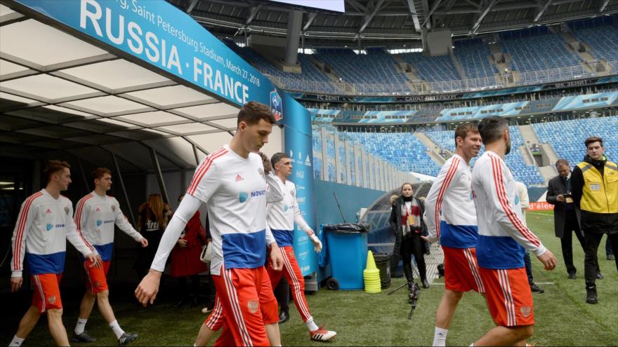 El equipo nacional de fútbol ruso en el estadio de San Petersburgo, noroeste de Rusia, 26 de marzo de 2018.