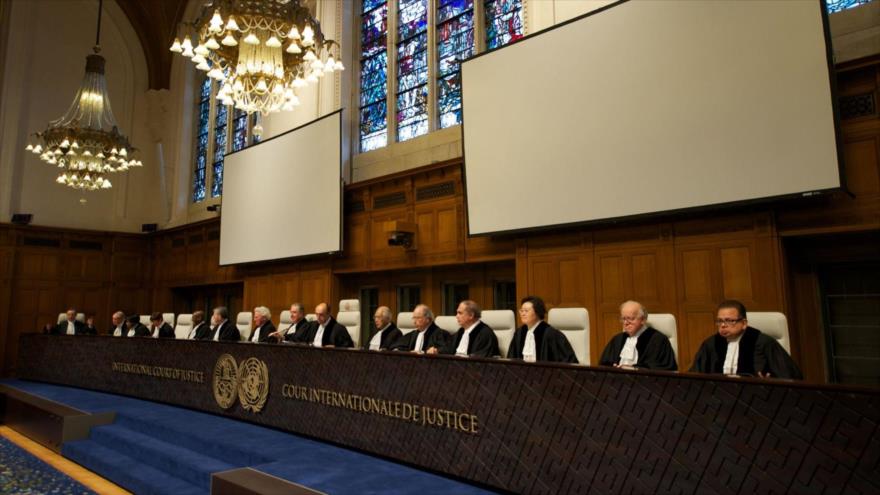 Jueces de la Corte Internacional de Justicia (CIJ ) se sientan en el tribunal.