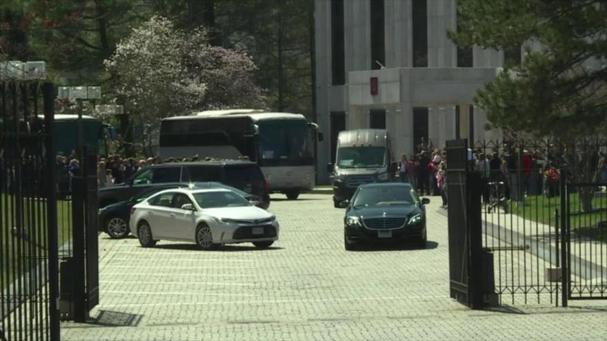 Diplomáticos rusos abandonan su embajada en Washington
