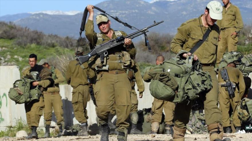 Soldados del ejército del régimen de Israel en la frontera entre los territorios ocupados palestinos y El Líbano.