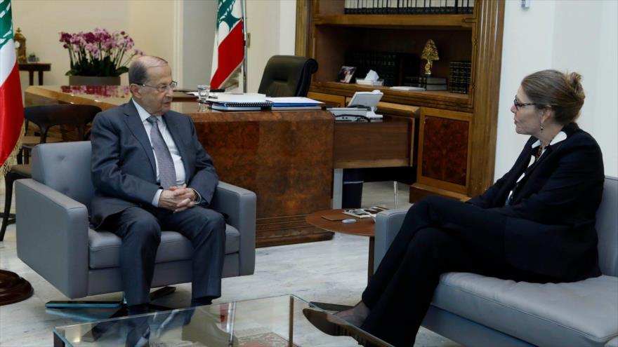 El presidente libanés, Michel Aoun, se reúne con la coordinadora especial de la ONU para El Líbano, Pernille Dahler Kardel, 5 de abril de 2018.