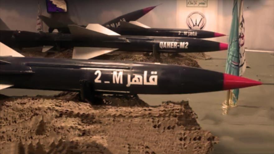 Exposición de varios misiles QAHER-M2 pertenecientes a las fuerzas yemeníes.