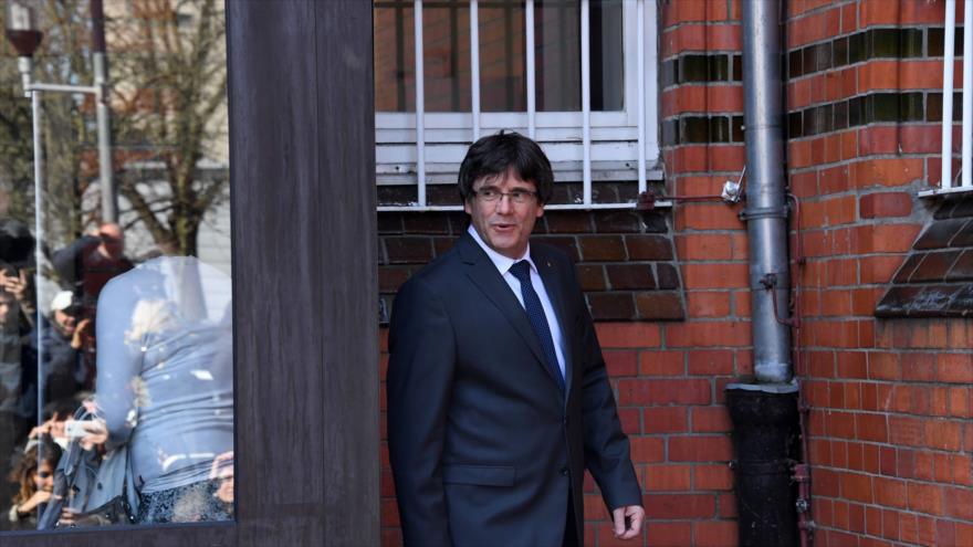 Puigdemont sale de prisión y exige a España diálogo sobre Cataluña