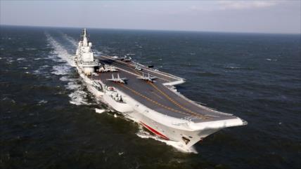 China enseña músculo a EEUU con una gran maniobra naval