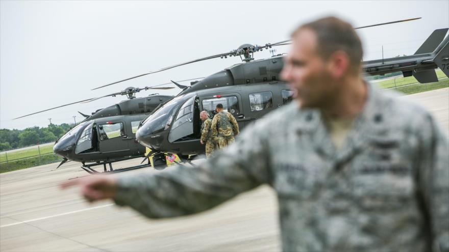 Miembros de la Guardia Nacional del Ejército en Texas preparan el envío de efectivos a la frontera con México, 6 de abril de 2018.