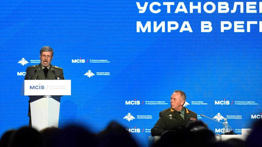 El ministro de Defensa de Irán, Amir Hatami, habla en la VII Conferencia de Seguridad Internacional de Moscú, capital rusa, 4 de abril de 2018.