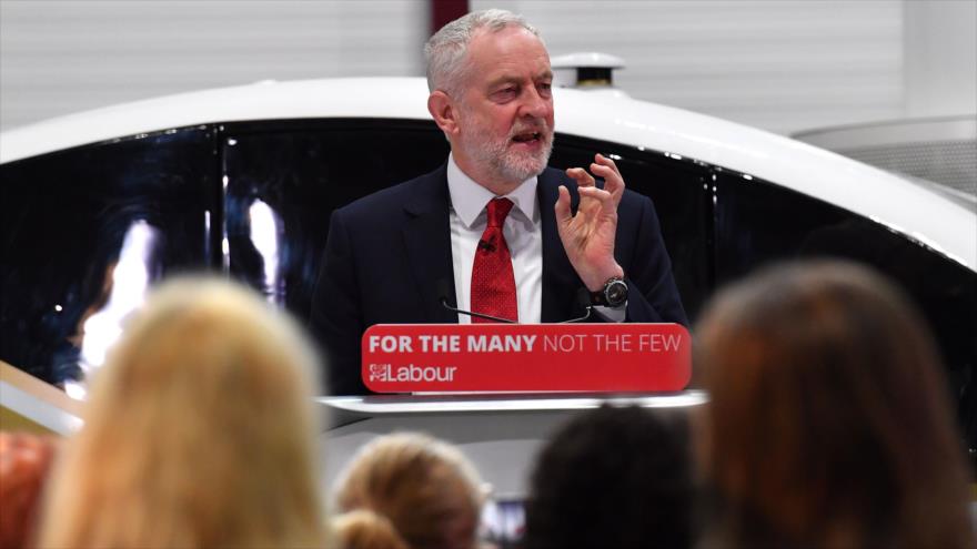 El líder del opositor Partido Laborista británico, Jeremy Corbyn, interviene en un foro político, Londres, febrero de 2018.