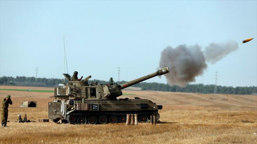 Tanque israelí lanza cohetes contra las zonas fronterizas de la Franja de Gaza.
