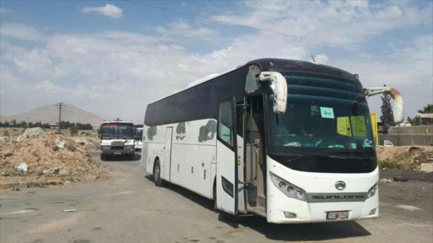 Civiles sirios liberados de terroristas en Duma llegan a Damasco