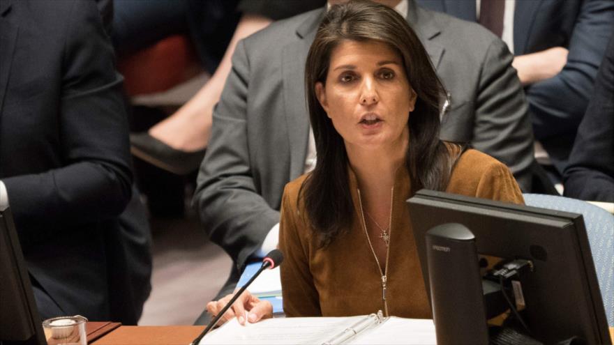 La embajadora de EE.UU. ante la ONU, Nikki Haley, habla durante una reunión urgente del Consejo de Seguridad de las Naciones Unidas, 9 de abril de 2018.