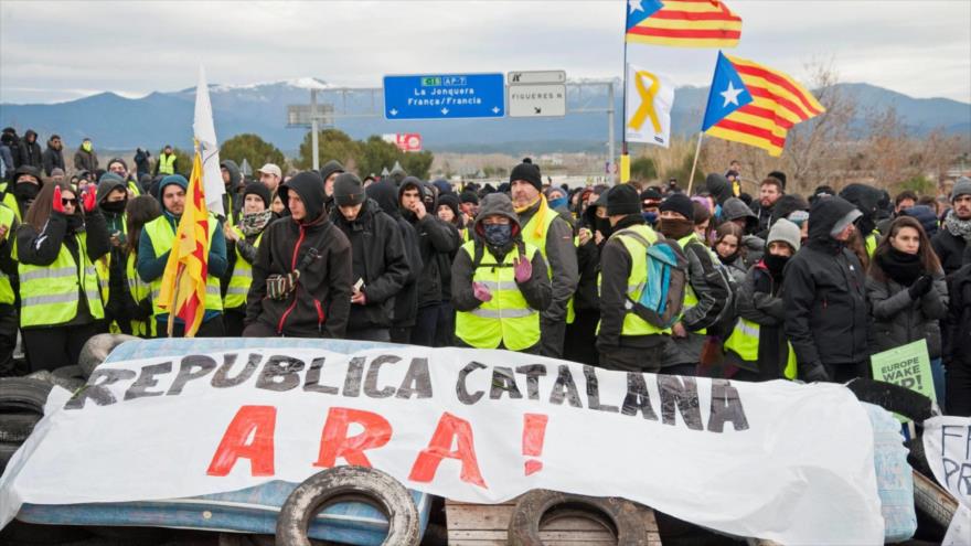 La carretera AP-7, en Figueres, cortada durante la Semana Santa en protesta por el encarcelamiento de varios dirigentes independentistas.
