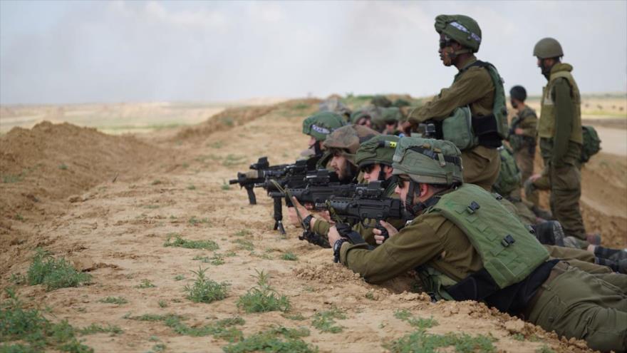 Fuerzas israelíes desplegadas cerca de la asediada Franja de Gaza, 30 de marzo de 2018.